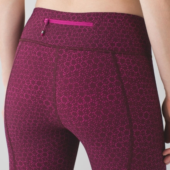 ❌️SOLD❌️Lululemon Tight Stuff Tight Star Pixel Raspberry Bordeaux Drama Size 4 - Picture 5 of 7